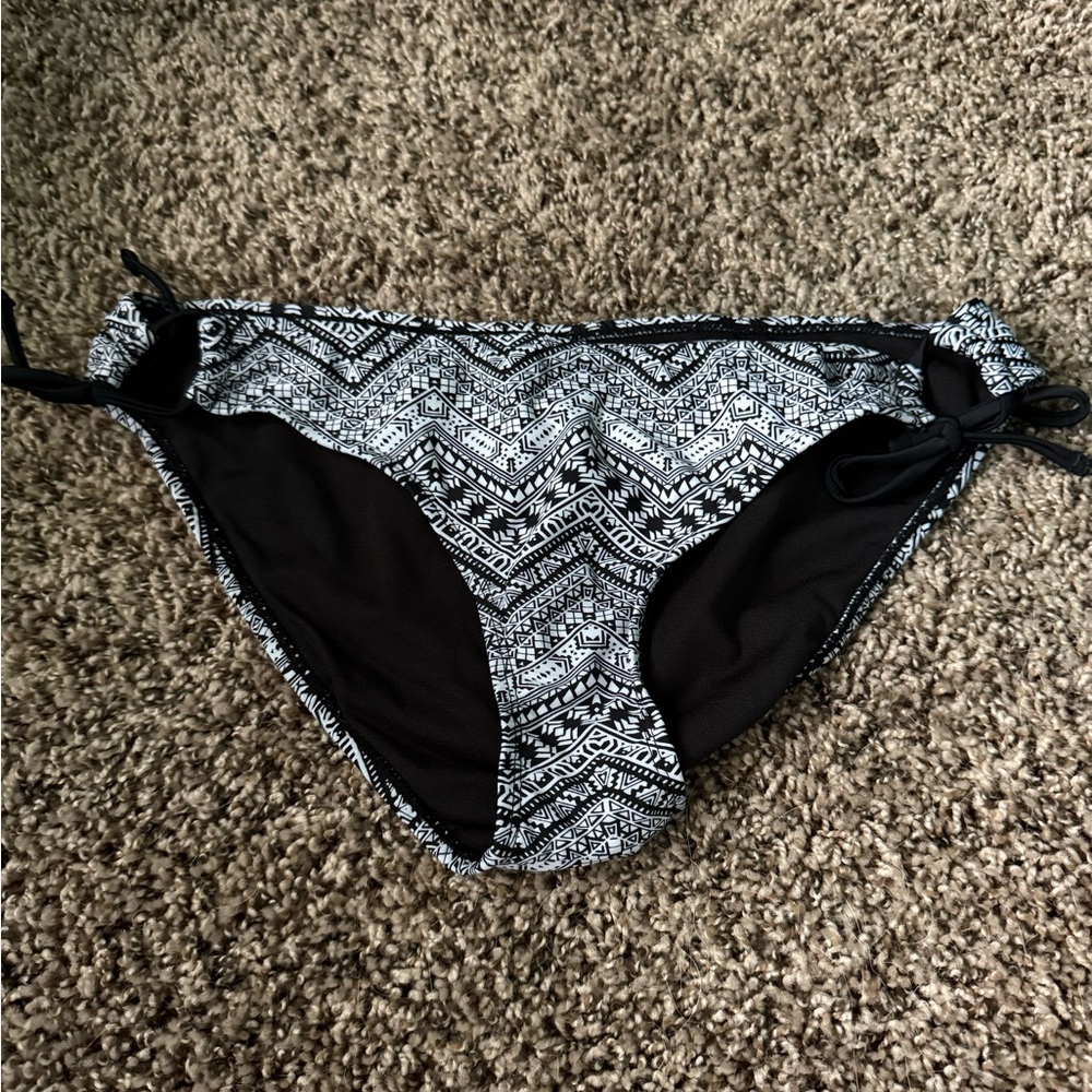 Arizona Jean Company Black and White Geometric Bikini